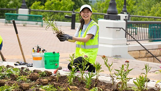A group of Ecolab employees working on a community project - Ecolab Community Involvement